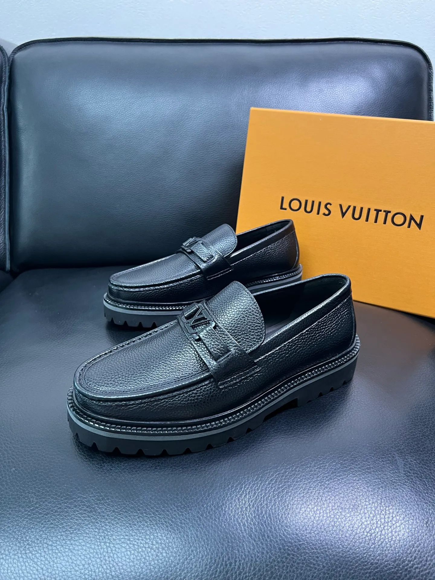 Men's shoes 💰780 Lv top purchasing Louis Vuitton leather shoes counter synchronization, uppers imported from Italy, imported water-dyed cowhide lining, soles: original soles specially provided by the original factory, original factory follow-up goods, high quality, welcome to compare, code number 38-44 (customized 45) 85842